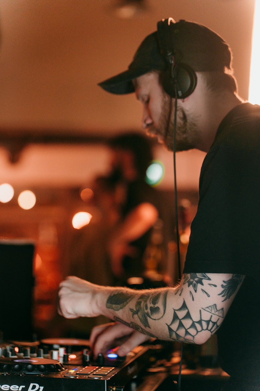 DJ NIGHT